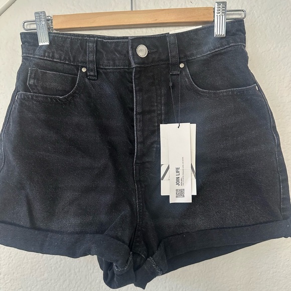 Zara Women's Black Denim Shorts Mom short, high rise rigid - 36 - Picture 4 of 7